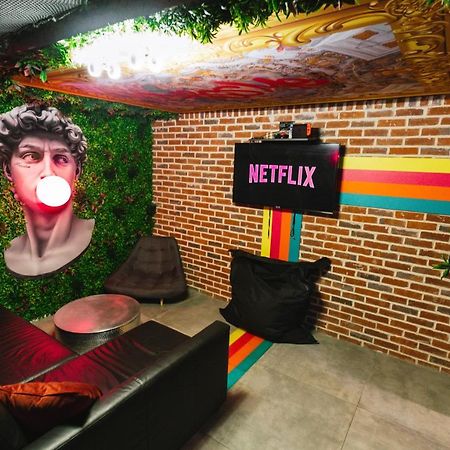 Capsule Art Deco - Jacuzzi - Netflix - Home Cinema - Arcade De Jeux & Nintendo Switch - 2 Chambres - Filet Suspendu Valenciennes Exteriör bild